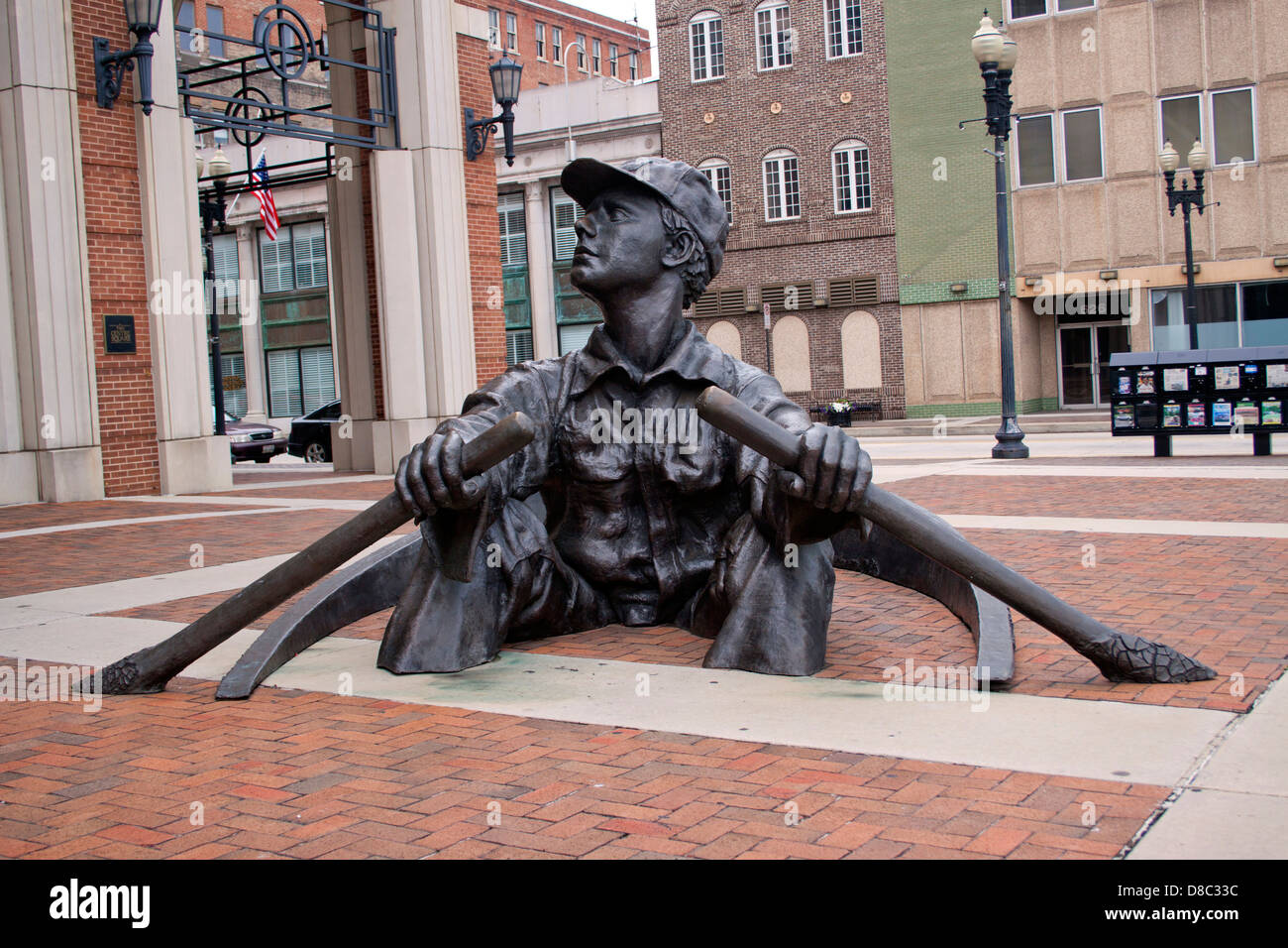 Statua di canottaggio su un marciapiede a Knoxville in Tennessee Foto Stock