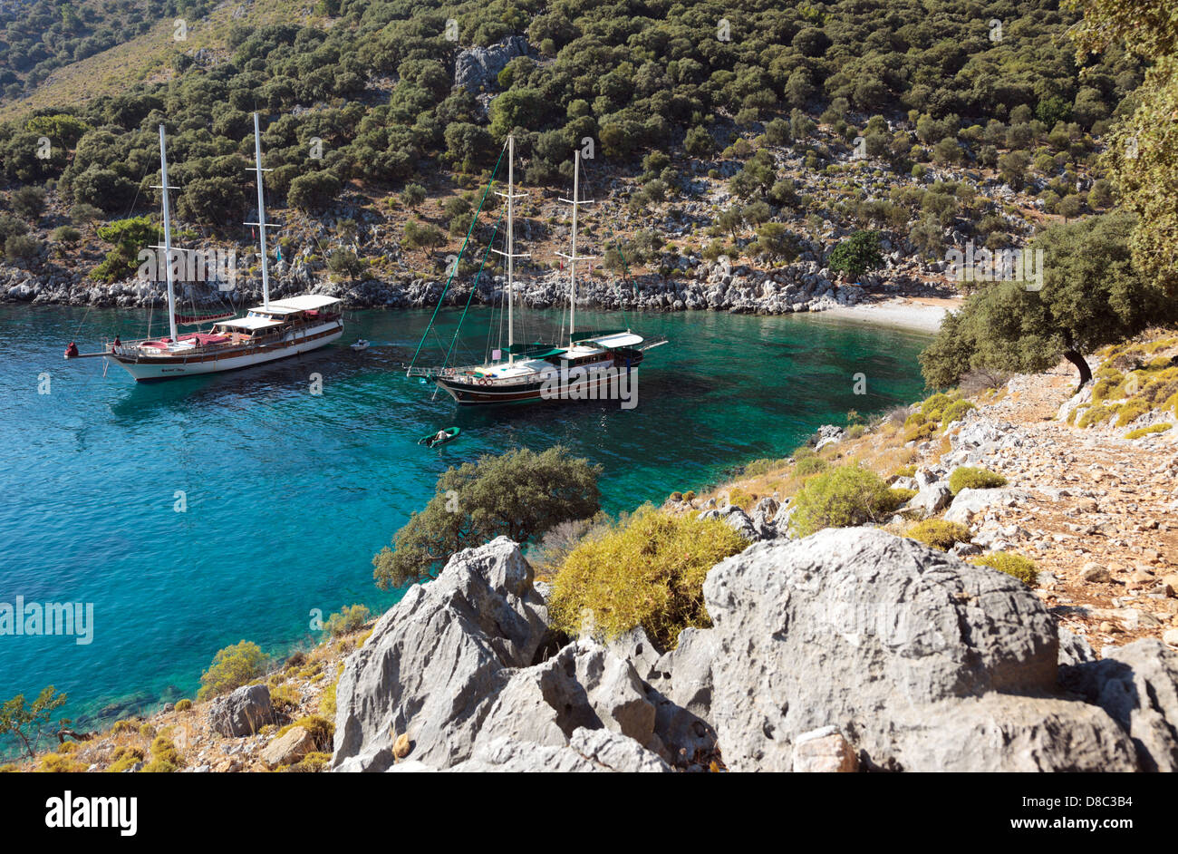 Due luxury gulets ormeggiata in Lydae Bay (Ag Limani Bay sulla Costa turchese vicino a Gocek e FETHIYE Turchia Foto Stock