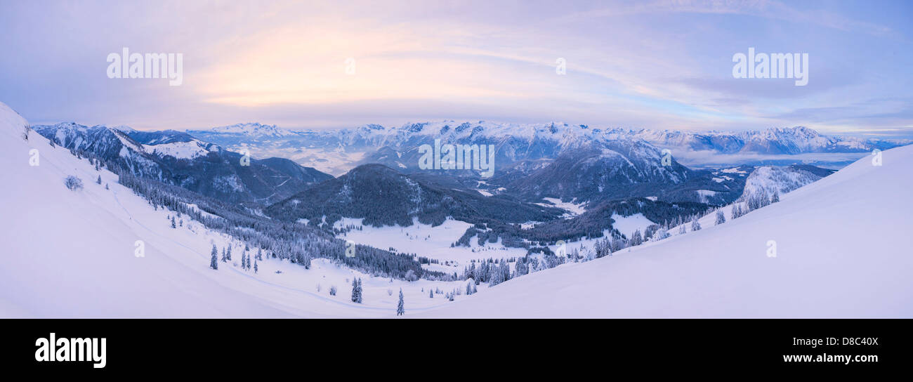 Vista al di sopra del Lammertal al Dachstein montagne, Austria Foto Stock