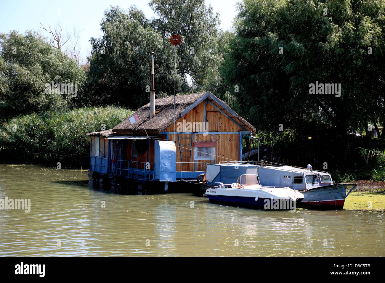 Houseboat nel Delta del Danubio Riserva della Biosfera, vicino a Tulcea, Romania Foto Stock