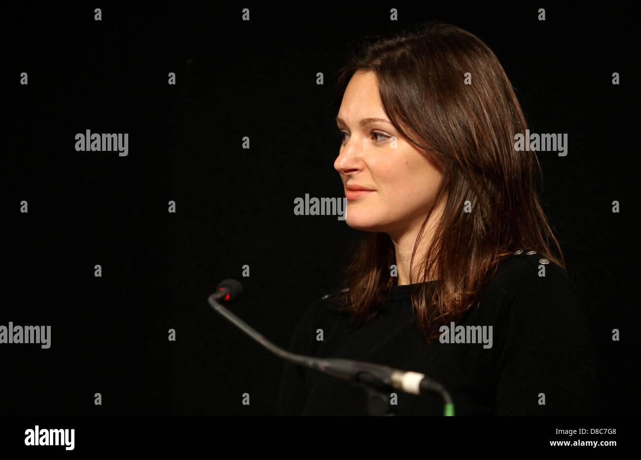 Hay Festival 2013, Wales, Regno Unito. Il 24 maggio 2013. Elizabeth giorno, Hay Festival 2013, Galles 24/05/13 Elizabeth giorno del romanzo ,Home Fire è un accunt fictional che trattano con la guerra e la perdita. Foto di: Ben Wyeth/Alamy Live News Foto Stock