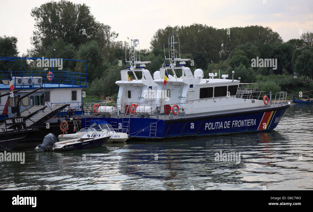 Polizia di frontiera, barca di polizia, il Delta del Danubio Riserva della Biosfera, vicino a Tulcea, Romania Foto Stock