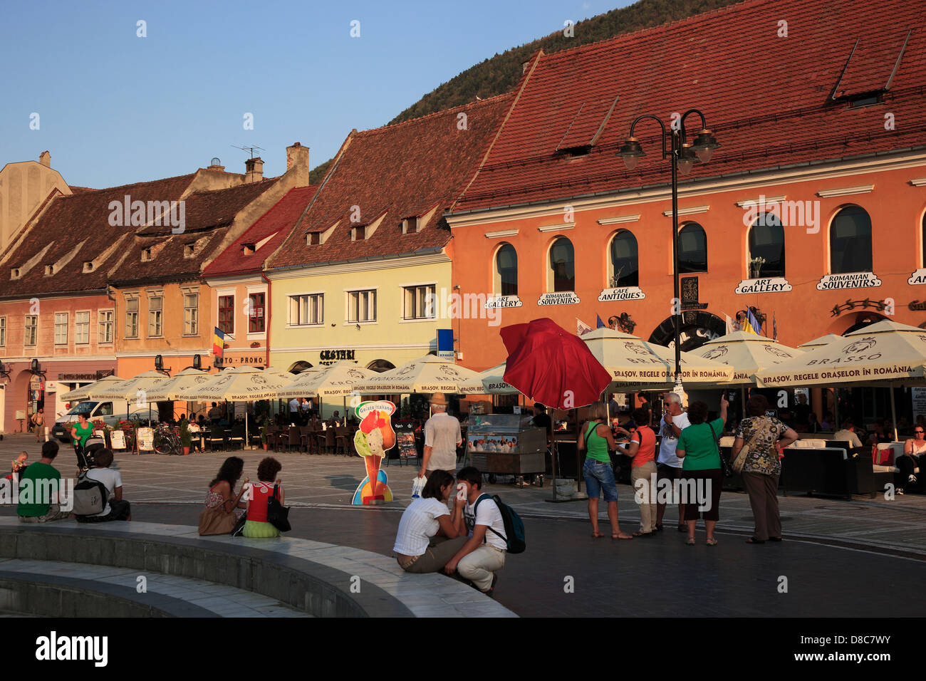 Tardo medievale case di città in piazza della città vecchia piazza del consiglio di Brasov Brasov, Transilvania, Romania Foto Stock