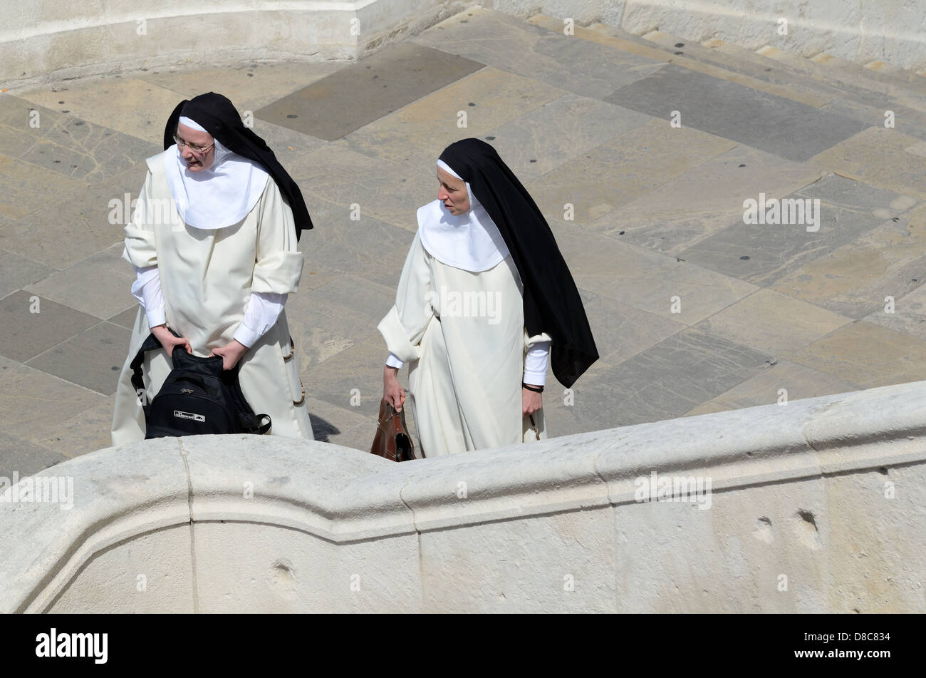 Abbigliamento religioso cattolico immagini e fotografie stock ad alta  risoluzione - Alamy