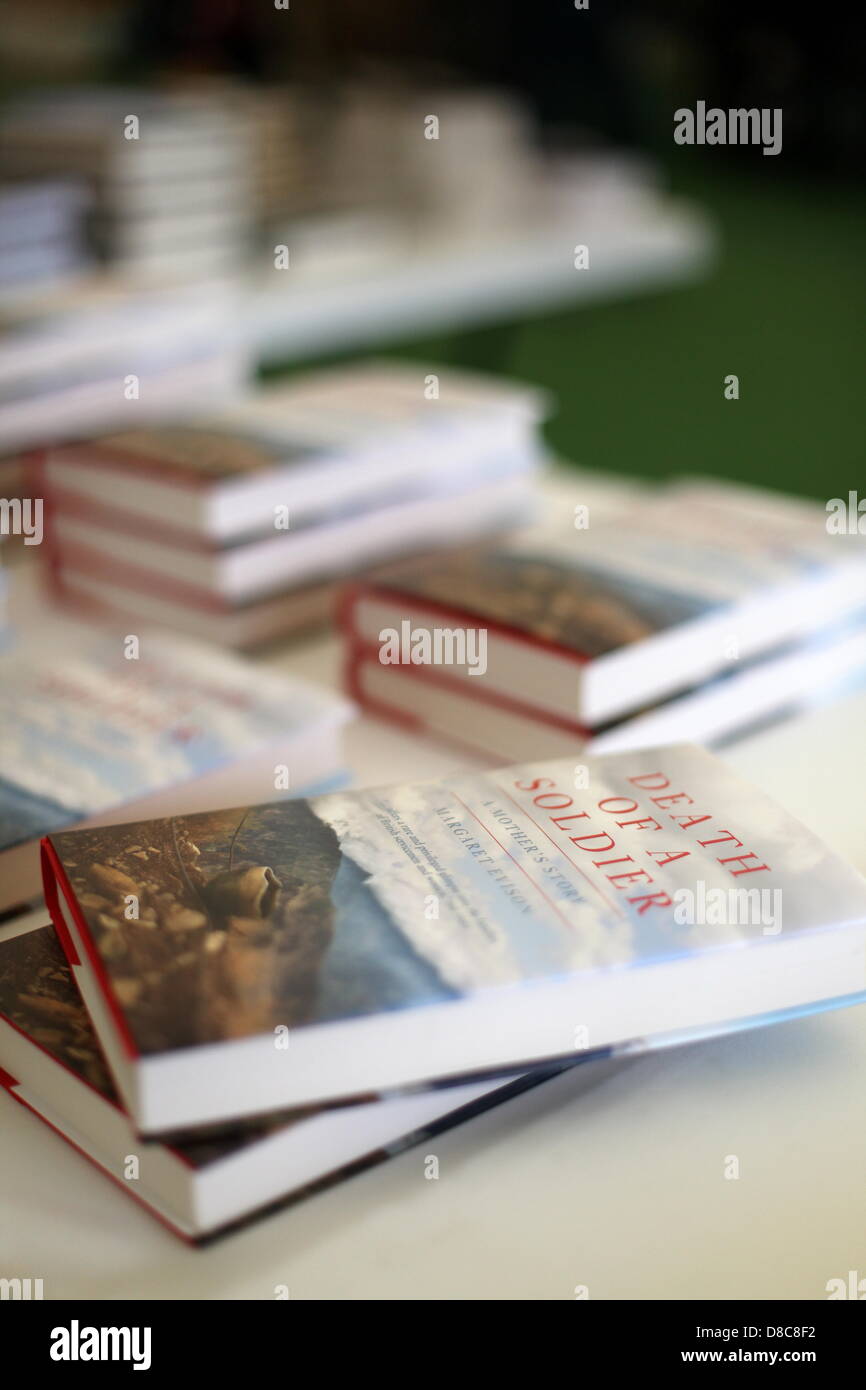 Hay Festival 2013, Wales, Regno Unito. Il 24 maggio 2013. Margaret Evison Hay Festival 2013, Galles 24/05/13 Margaret Evison è una madre che ha perso il suo figlio marco mentre era in servizio in Afghanistan e da allora ha scritto un premiato conto delle sue esperienze, la morte di un soldato. Foto di: Ben Wyeth/Alamy Live News Foto Stock