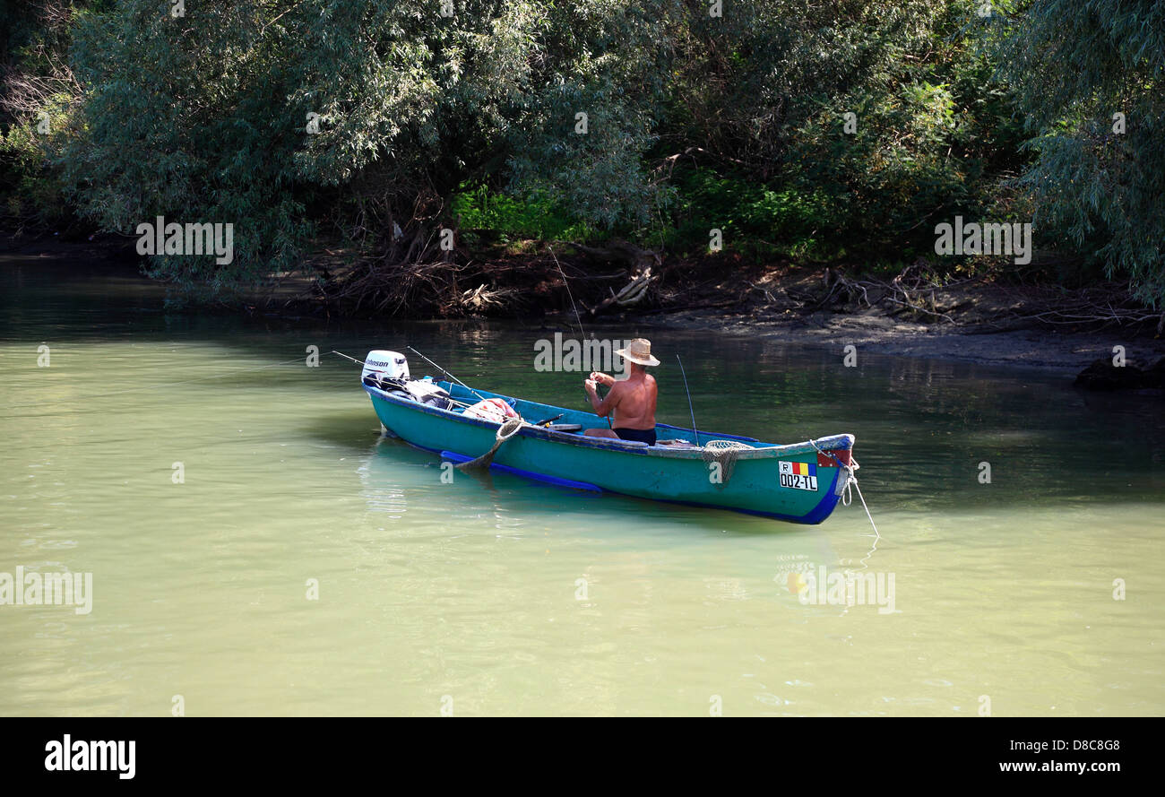 I pescatori locali nel Delta del Danubio Riserva della Biosfera, vicino a Tulcea, Romania Foto Stock