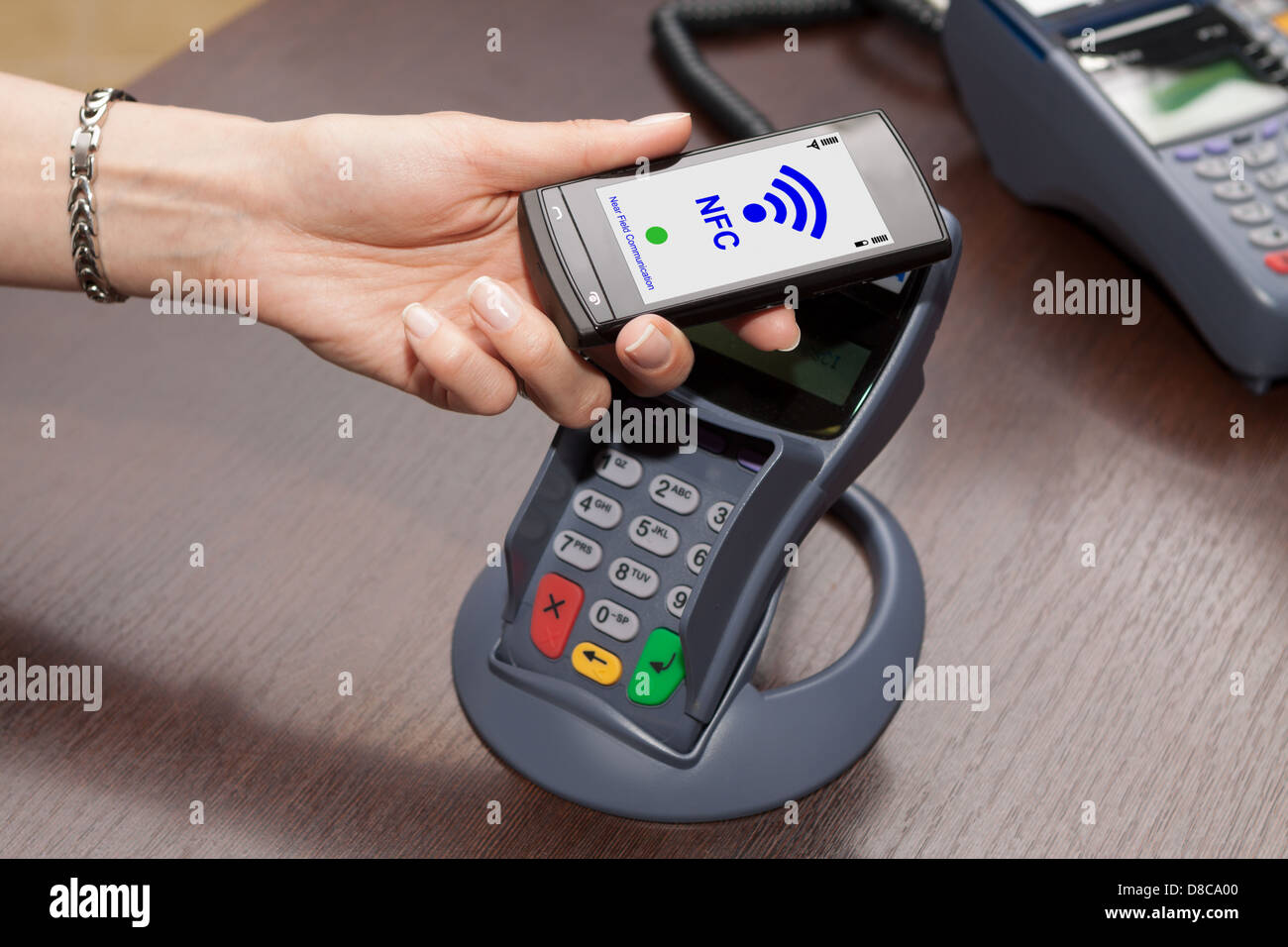 NFC - Near Field Communication / pagamento mobile Foto Stock