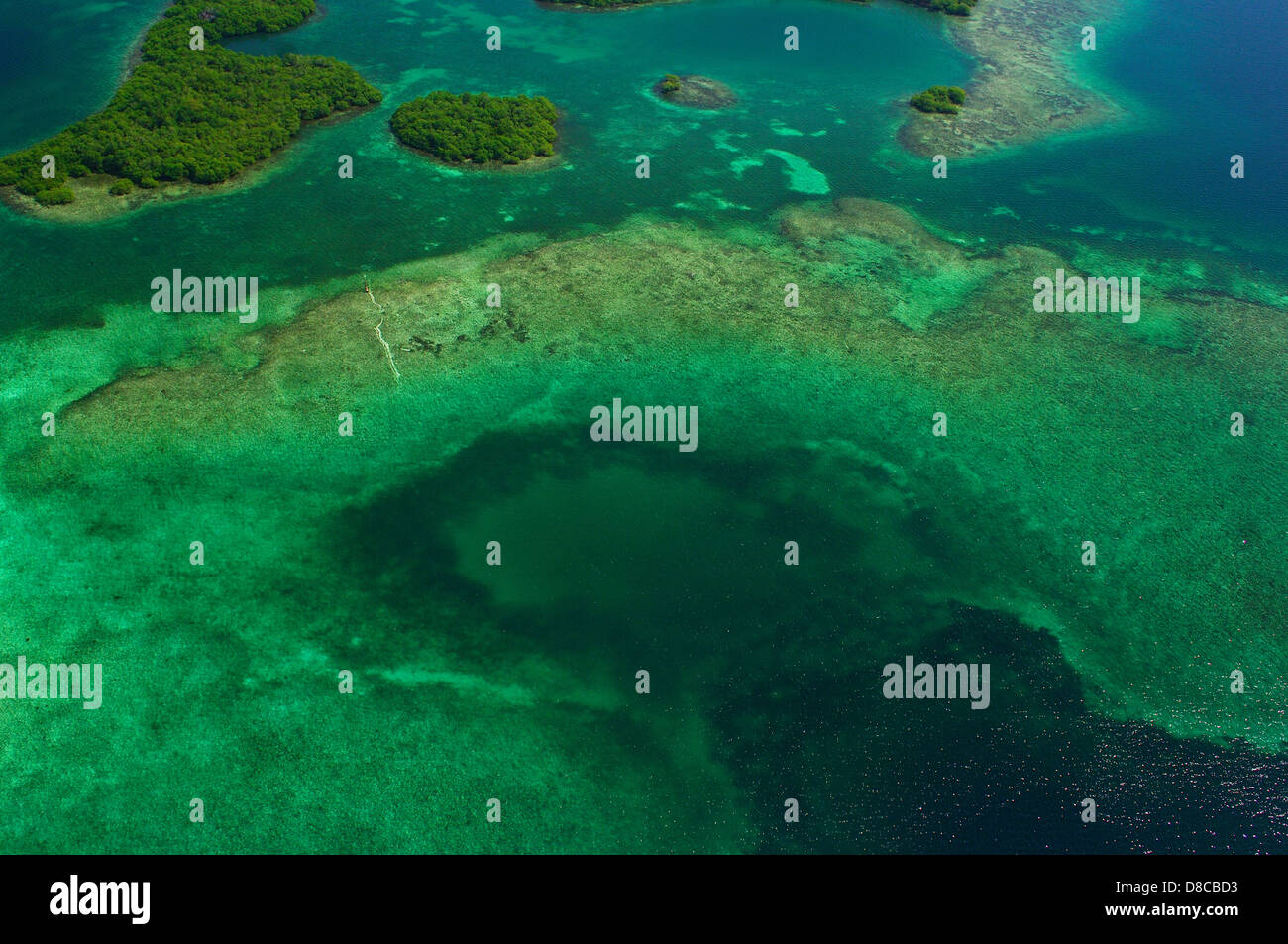 Isole di mangrovie e le barriere coralline a Bastimentos National Marine Park Foto Stock