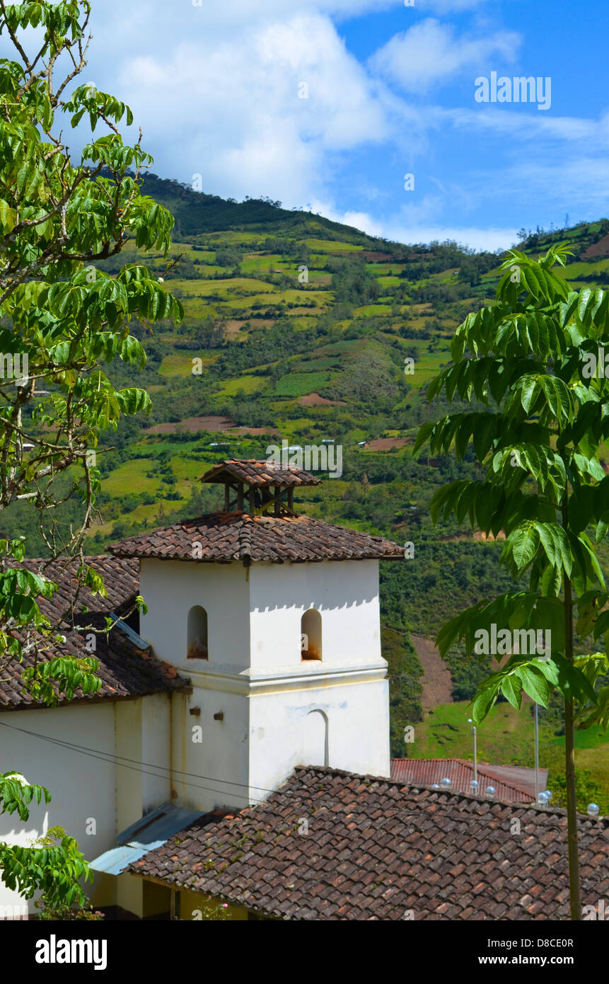 Stile coloniale spagnolo chiesa nel villaggio di Maria, vicino a Chachapoyas, Amazonas, Perù Foto Stock