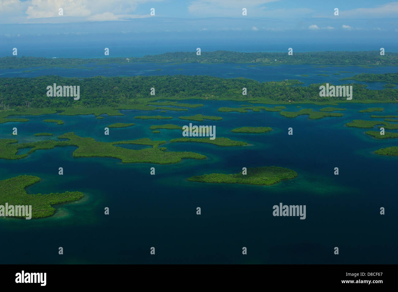 Isole di mangrovie e le barriere coralline a Bastimentos National Marine Park Foto Stock