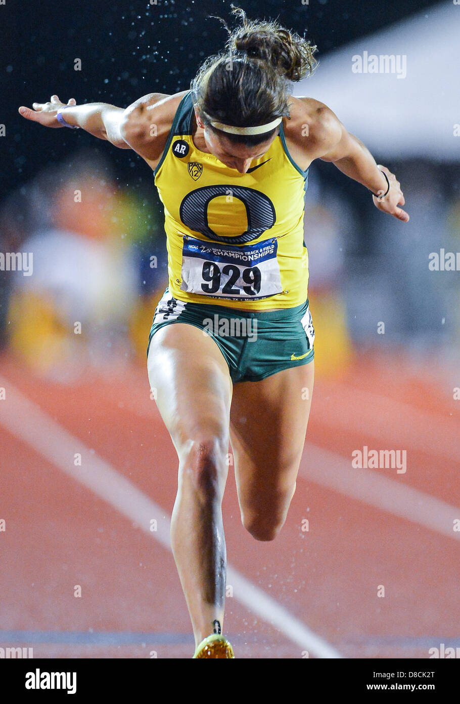 24 maggio 2013 - Austin, TX, Stati Uniti - 24 Maggio 2013 Jenna Prandini di Oregon #929 compete in 100 metri durante Quarterfinal di NCAA Outdoor Track & Field Championships West a preliminare Mike A. Myers Stadium di Austin, TX. Foto Stock