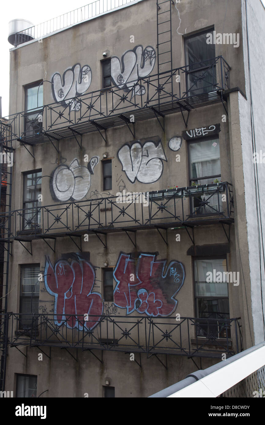 graffiti Wall art fetta americana di grandi blocchi di appartamenti Manhattan mela Foto Stock