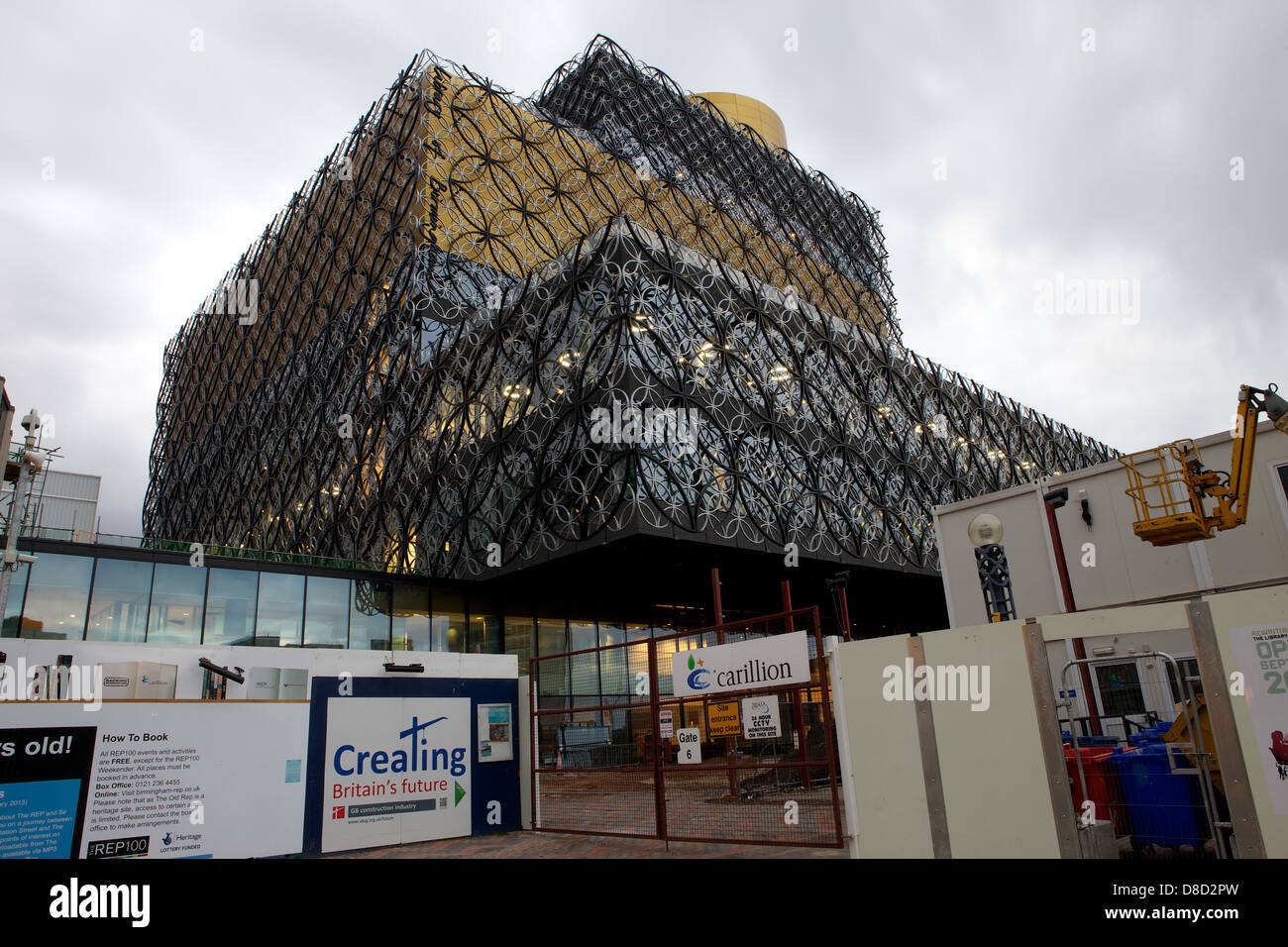 La nuova Biblioteca di Birmingham, architettura contemporanea e nuovo sviluppo nel centro della città di Birmingham, Centenary Square Foto Stock