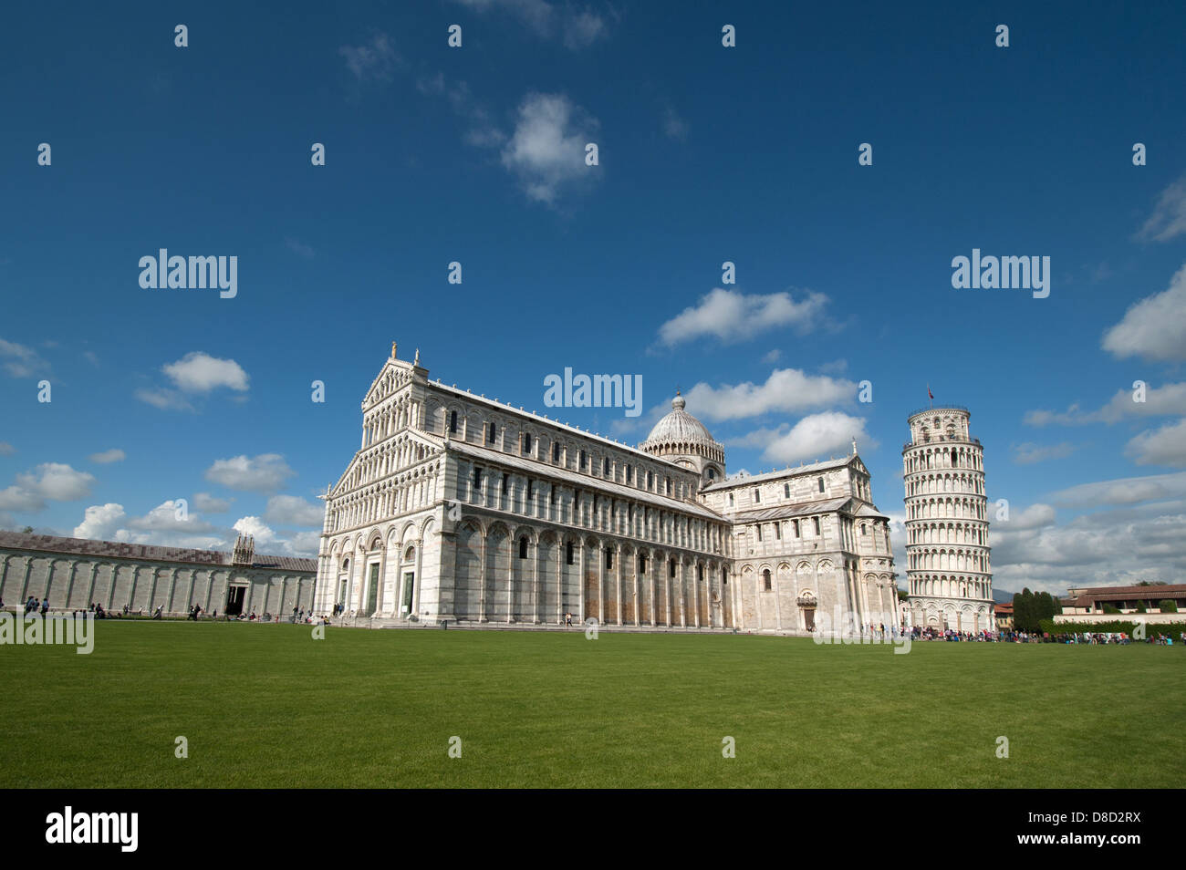 Piazza dei Miracoli/Piazza del Duomo - con il campanile e il Duomo ed il Camposanto Monumentale di Pisa, Toscana, Italia, Europa Foto Stock