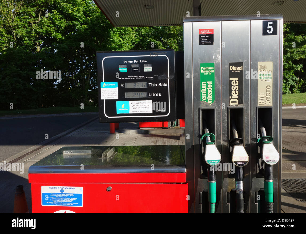 Le pompe del carburante in corrispondenza di una stazione di benzina in U.K. Foto Stock