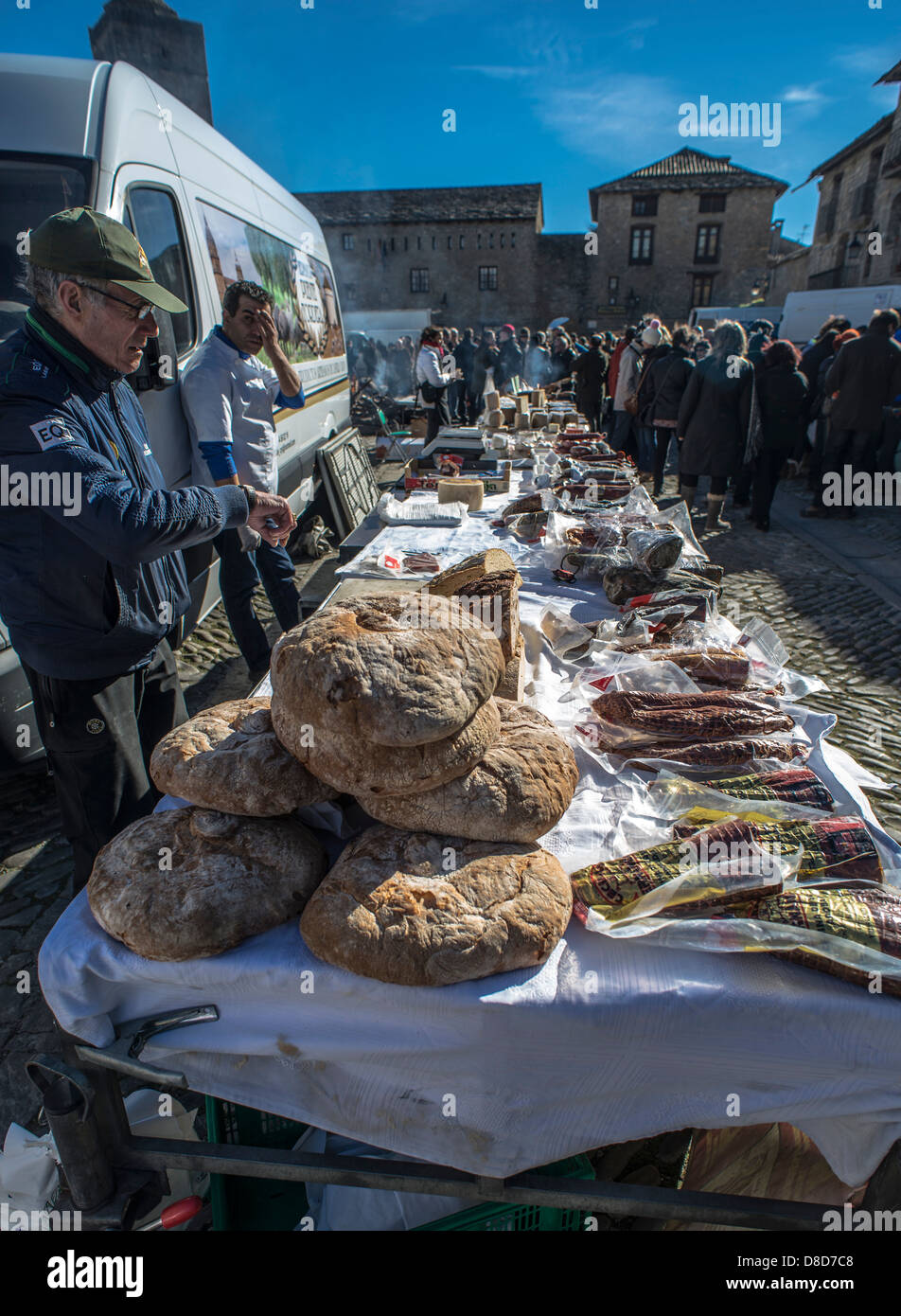 Il villaggio medievale di Ainsa durante 2013 Ferieta celebrazione, Sobrarbe-Huesca, Pirenei aragonesi, Spagna Foto Stock