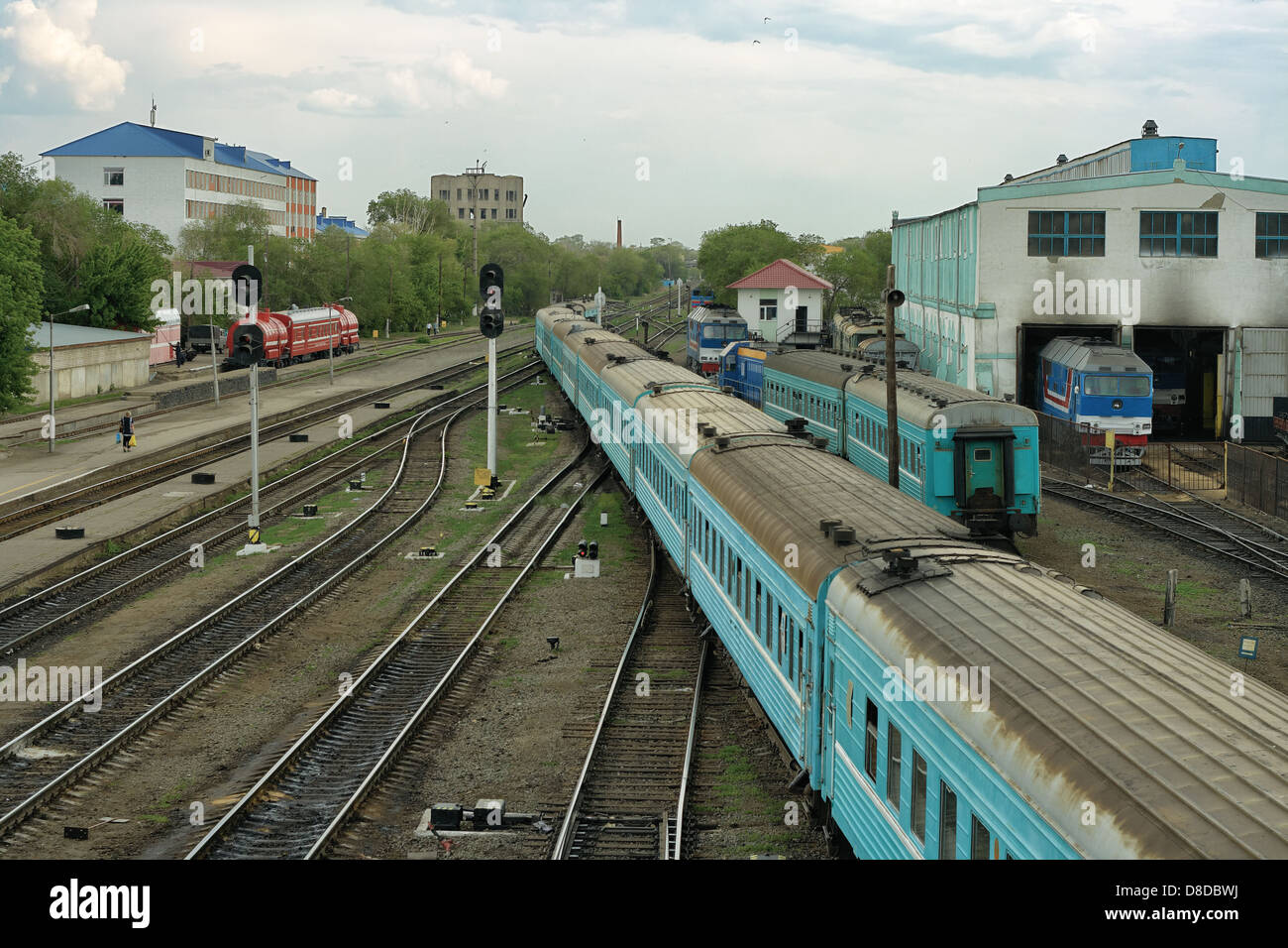 Il Kazakistan, Aktobe, ferroviaria stazione, Treno, Ferrovia, trasporto ferroviario, stradale, trasporto, modo, transito, piattaforma, viaggi, tr Foto Stock