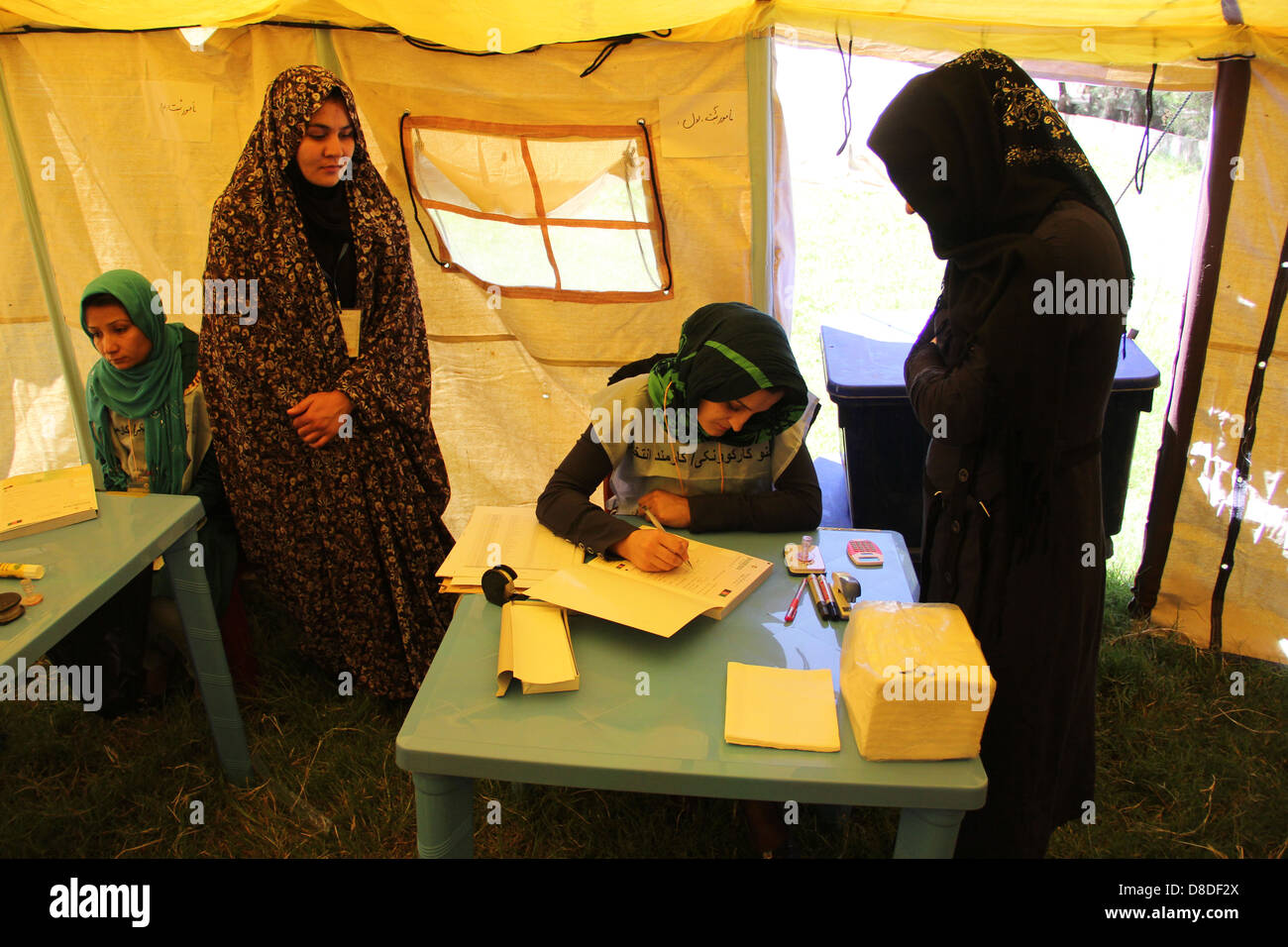 La registrazione degli elettori delle elezioni presidenziali ha iniziato oggi in Afghanistan Foto Stock