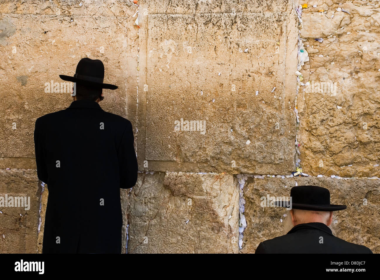 Il prega nel muro occidentale di Gerusalemme Foto Stock