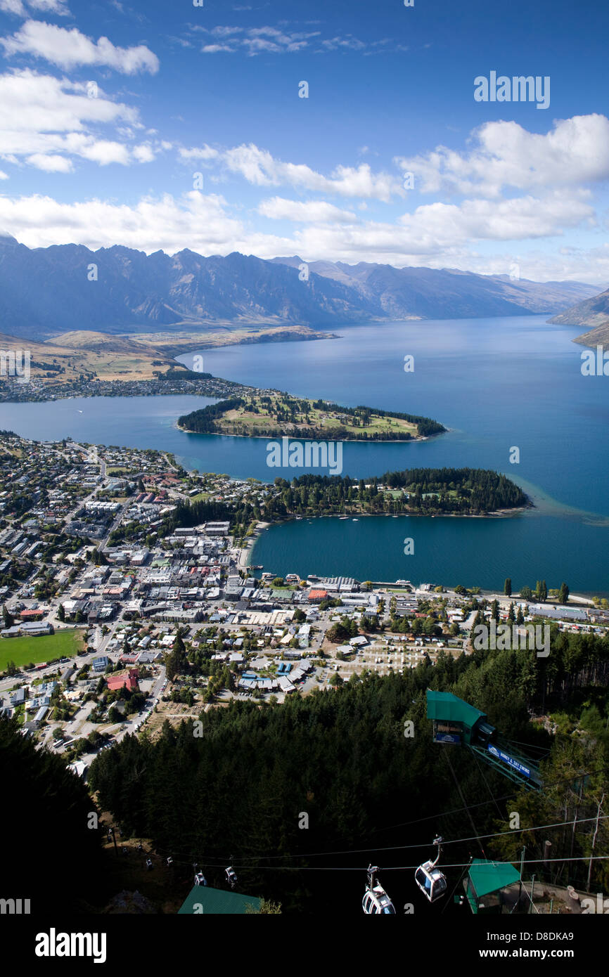 Una vista di Queenstown e il Lago Wakatipu nell'Isola del Sud della Nuova Zelanda Foto Stock