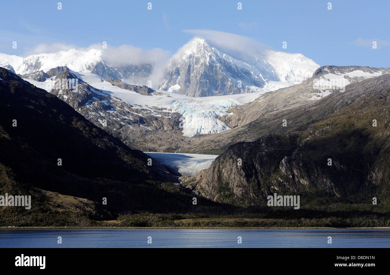 Glacier Franca. Il braccio di nord-ovest del Canale di Beagle corre attraverso il cosiddetto vicolo sul ghiacciaio o Avenue dei ghiacciai. Foto Stock