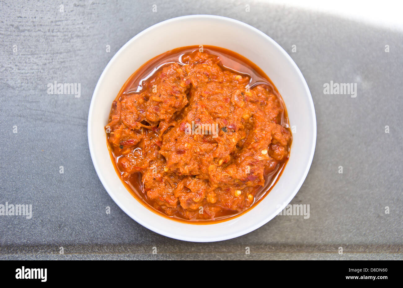 Delizioso cibo tailandese NAMPRIK chiamata dal peperoncino piccante e a base di erbe miste dalla natura Foto Stock