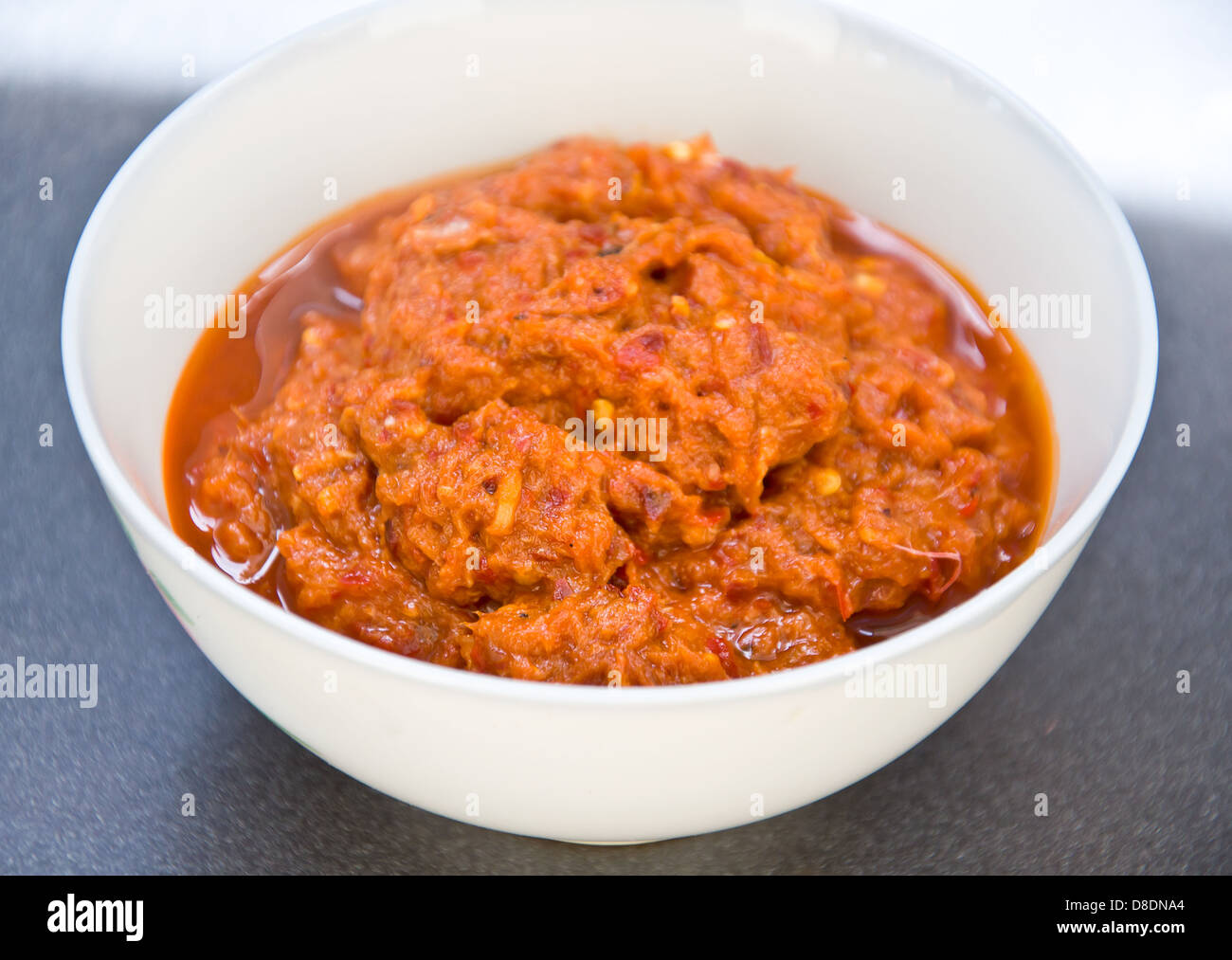 Delizioso cibo tailandese NAMPRIK chiamata dal peperoncino piccante e a base di erbe miste dalla natura Foto Stock