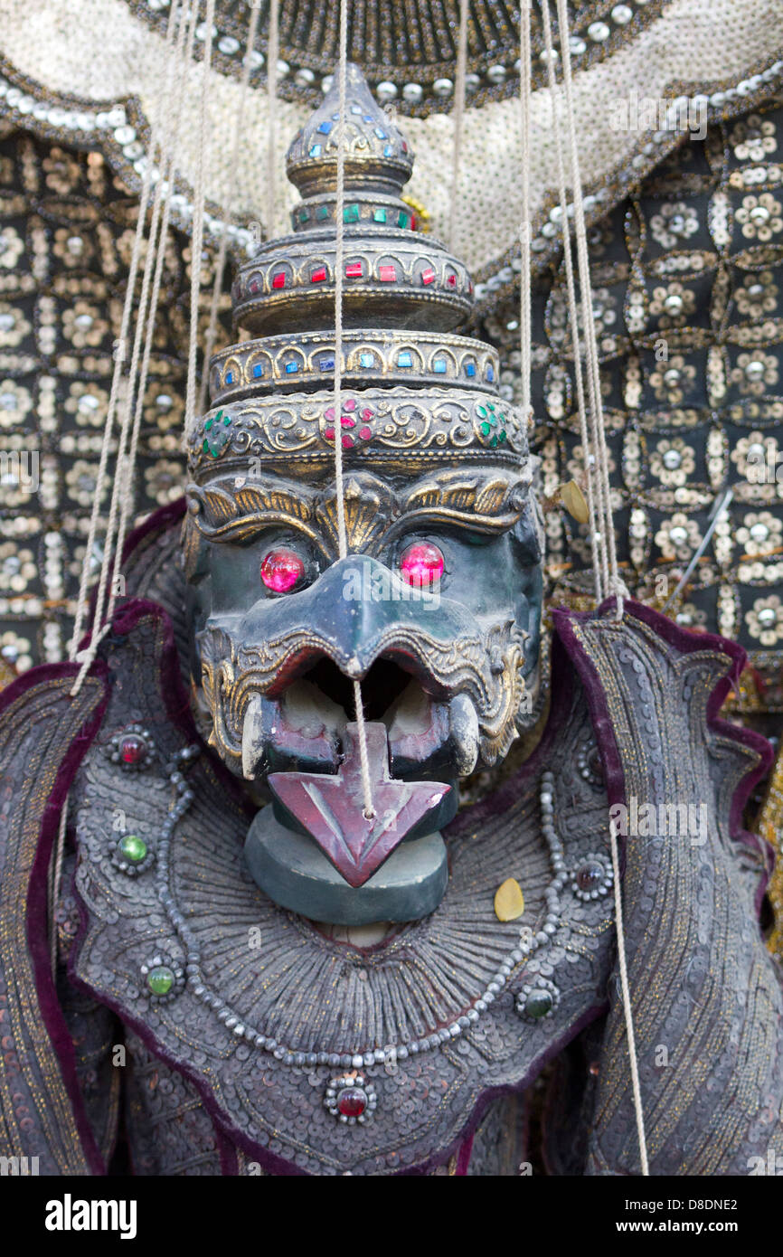 Marionette del mitico uccello Garuda, Mandalay Myanmar Foto Stock