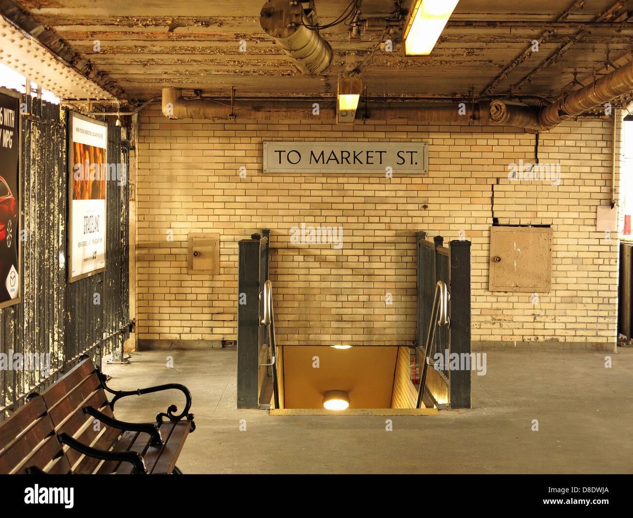 Una uscita di strada del mercato a Newark Penn Station che mostra l'età della facilità di trasporto Foto Stock