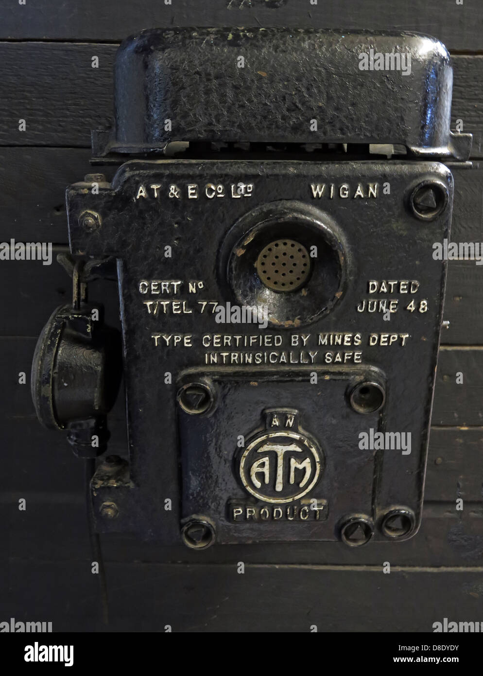 I minatori di sicurezza nera con telefono A&E Wigan certificata per coalboard nazionale USA Foto Stock