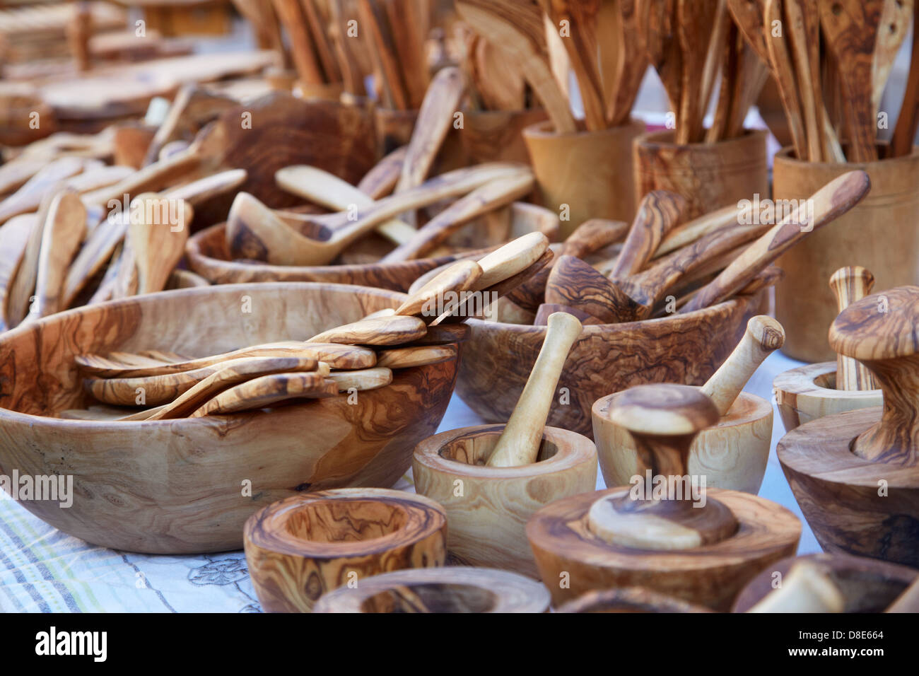 Pressione di stallo di mercato con cucchiai di legno, Apt, Provence-Alpes-Côte d'Azur, in Francia, in Europa Foto Stock