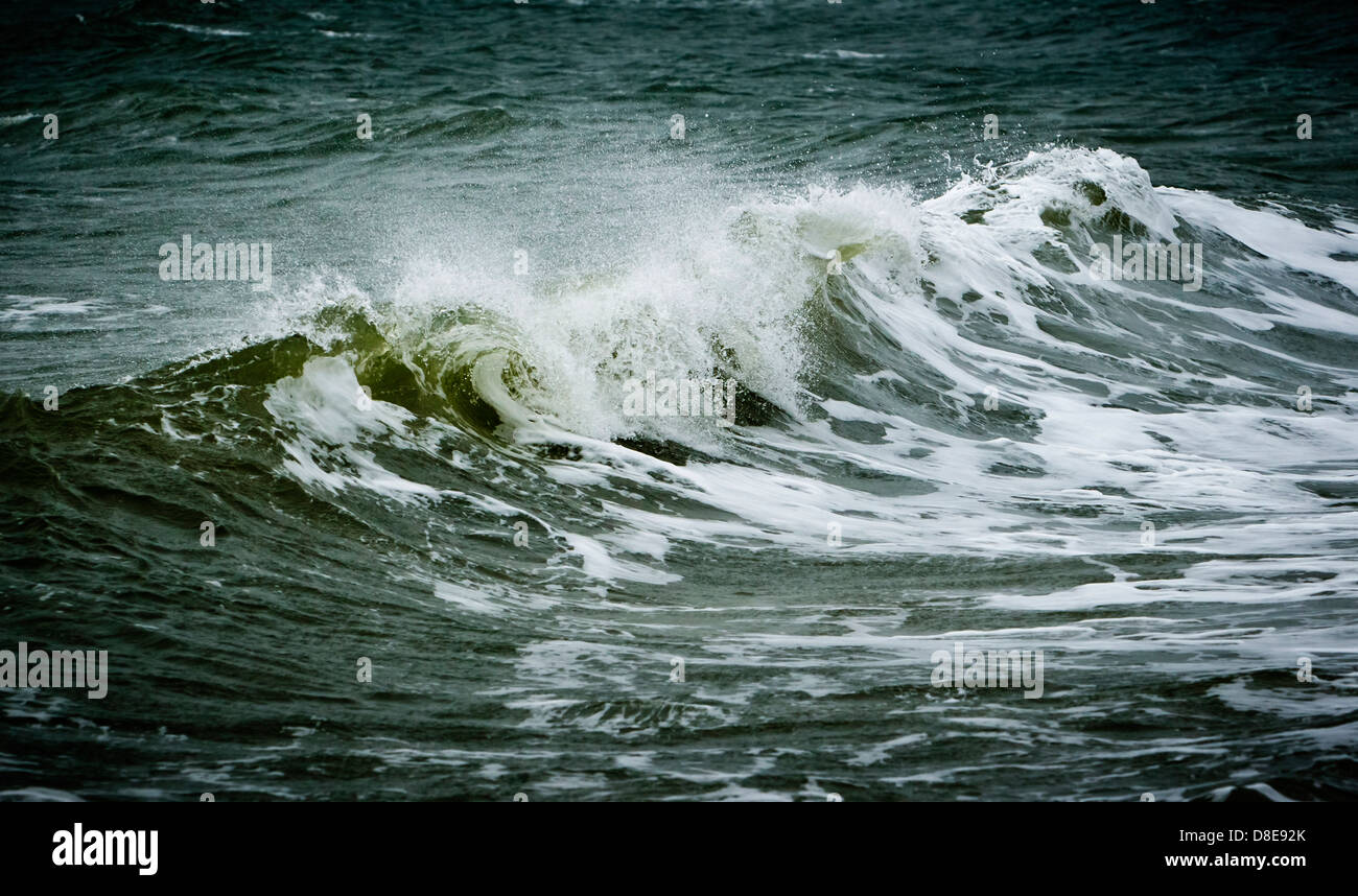 Mare del Nord wave a Hoernum, Sylt, Schleswig-Holstein, Germania Foto Stock