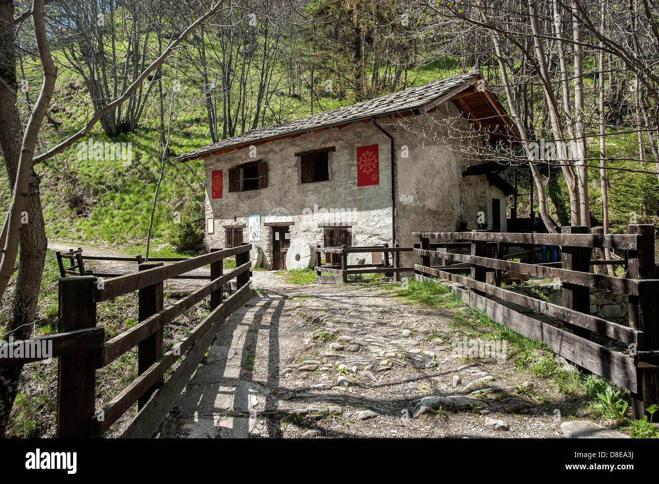 Europa Provincia di Torino Piemonte Orsiera Rocciavriè Park Usseaux paese dipinto antico mulino Foto Stock