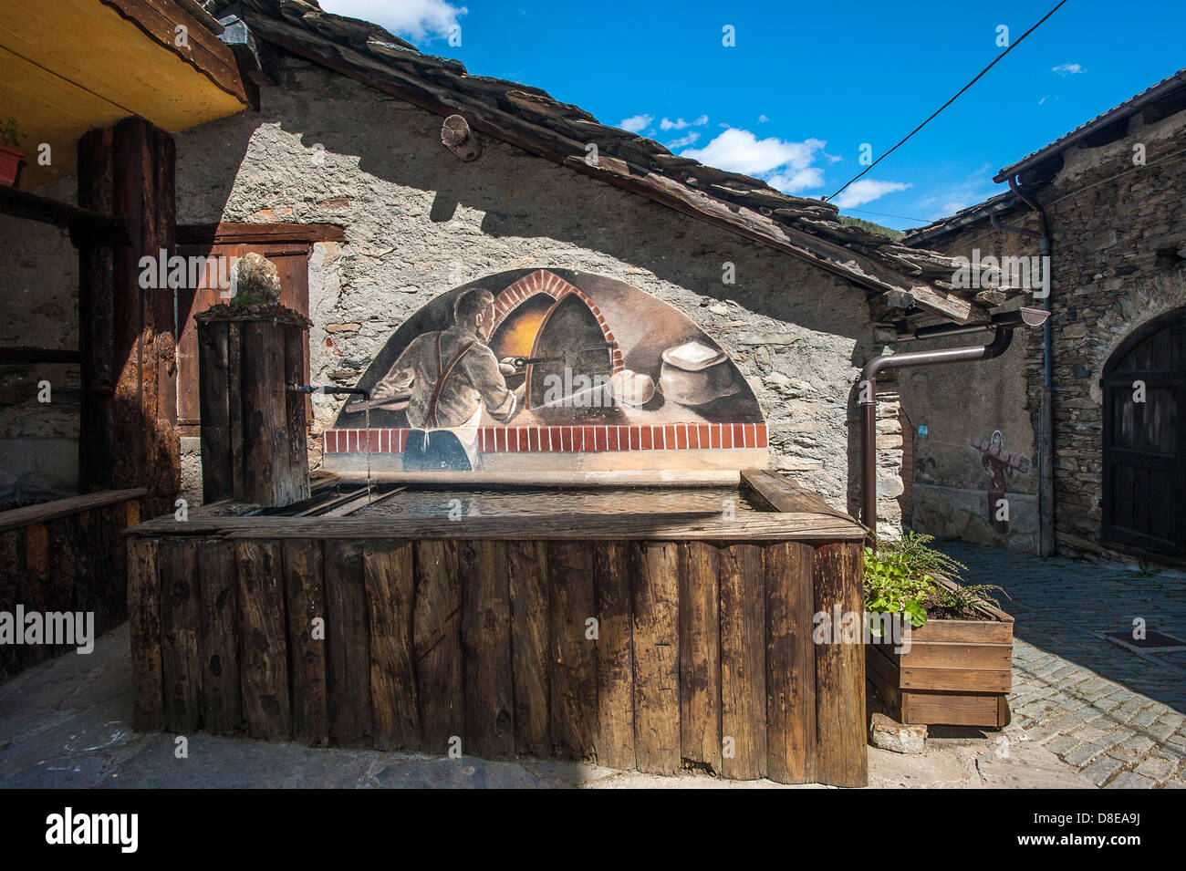 Europa Italia Provincia di Torino Piemonte Orsiera Rocciavriè Park Usseaux paese dipinto, fontana forno del pane e fontana Foto Stock