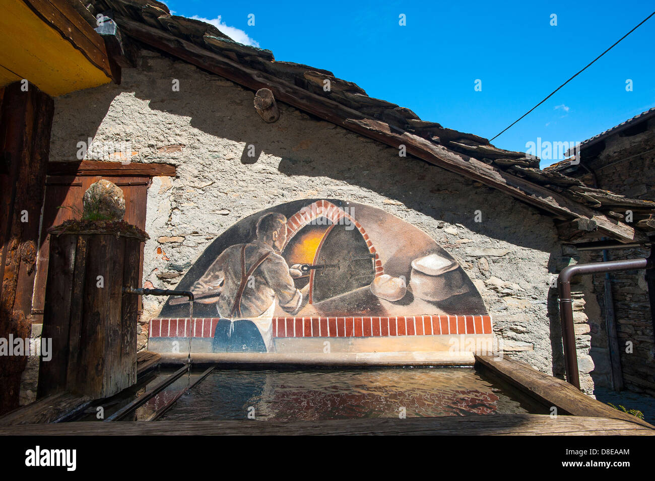 Europa Italia Provincia di Torino Piemonte Orsiera Rocciavriè Park Usseaux paese dipinto, fontana forno del pane e fontana Foto Stock