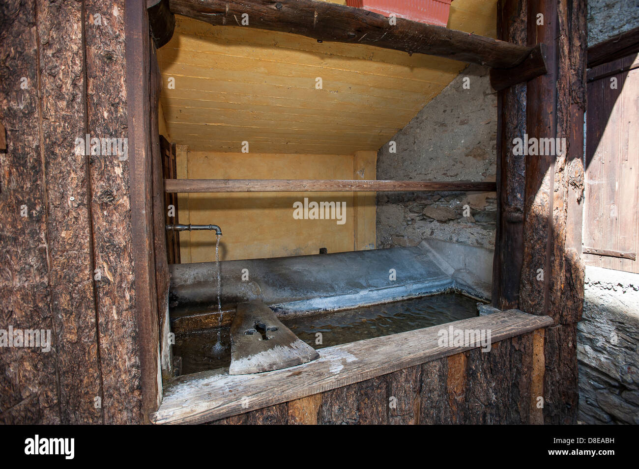 Europa Italia Provincia di Torino Piemonte Orsiera Rocciavriè Park Usseaux paese dipinto il lavatoio Foto Stock