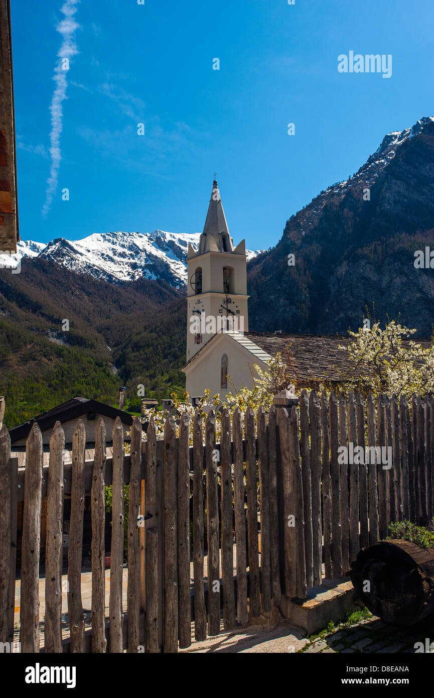 Europa Italia Provincia di Torino Piemonte Orsiera Rocciavriè Park Usseaux la chiesa s. Pietro Apostolo Foto Stock