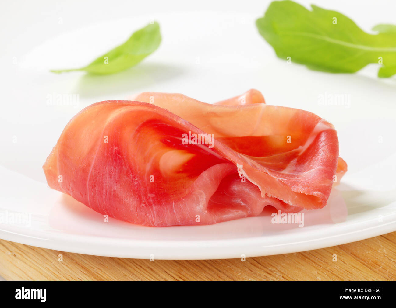 Fetta sottile di salatura a secco di prosciutto affumicato Foto Stock