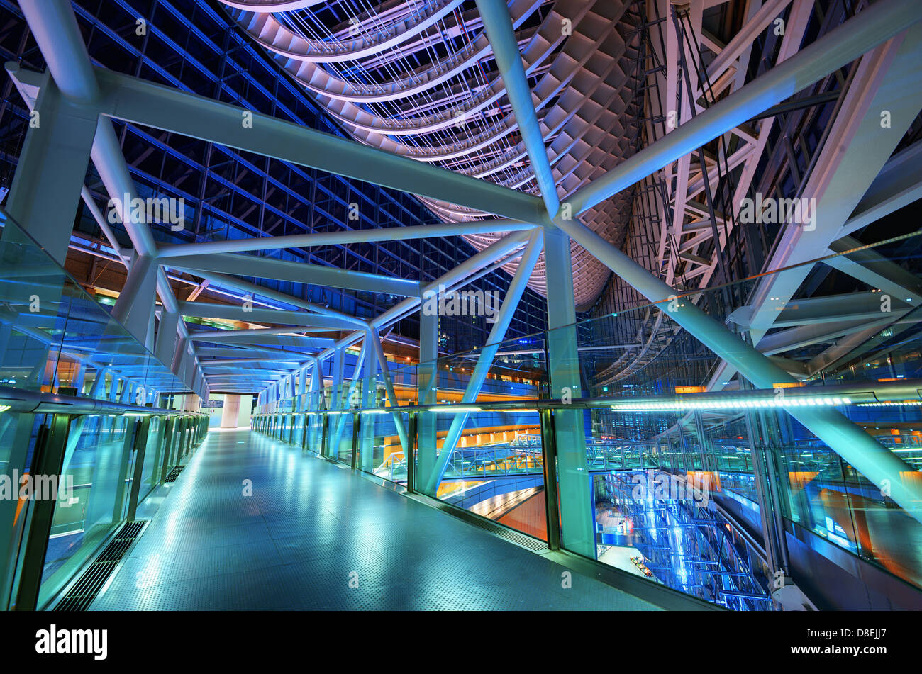 Architettura futuristica del Tokyo International Forum. Foto Stock