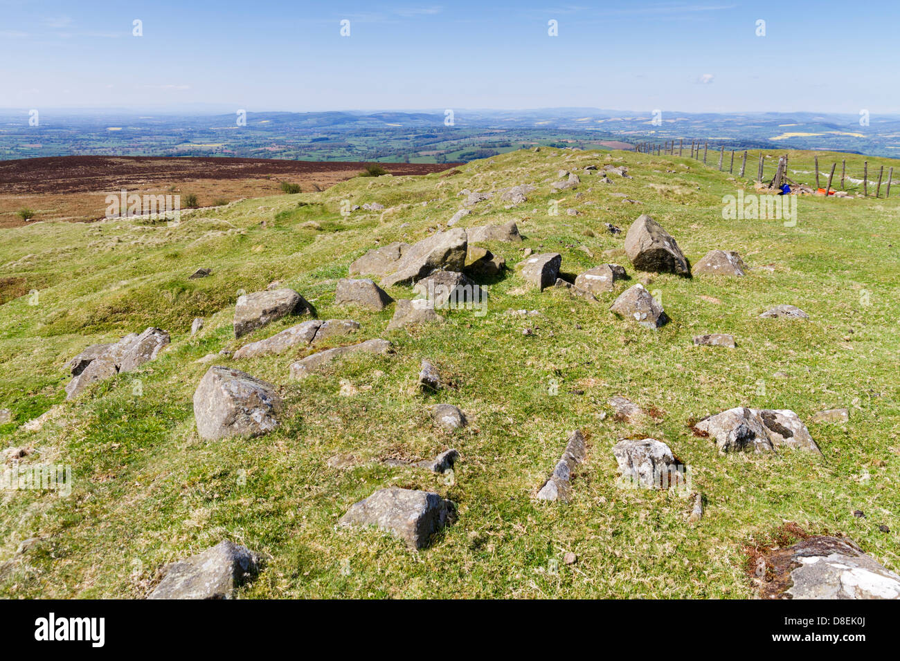 Il vecchio rimane di Clee Burf insediamento sulla parte superiore della Clee Burf Shropshire Foto Stock