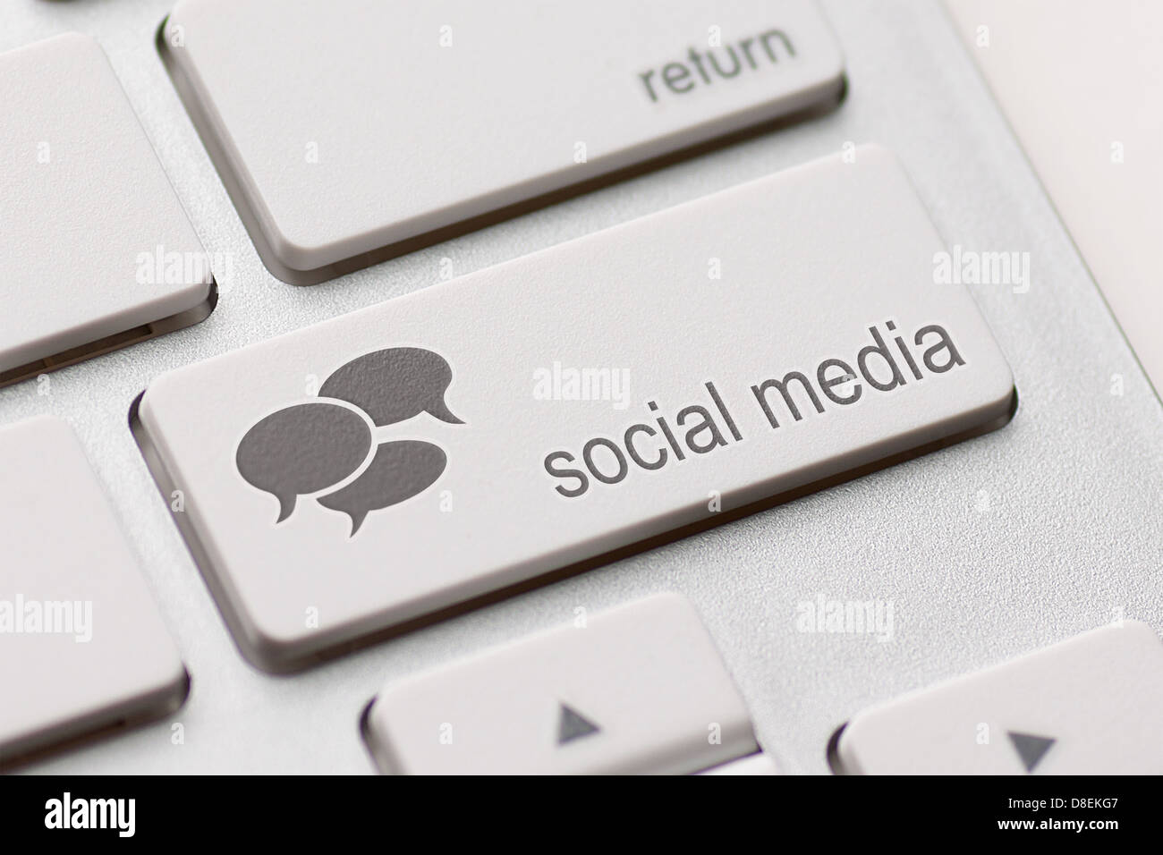 Social Media pulsante su una tastiera con il discorso di bolle. Foto Stock