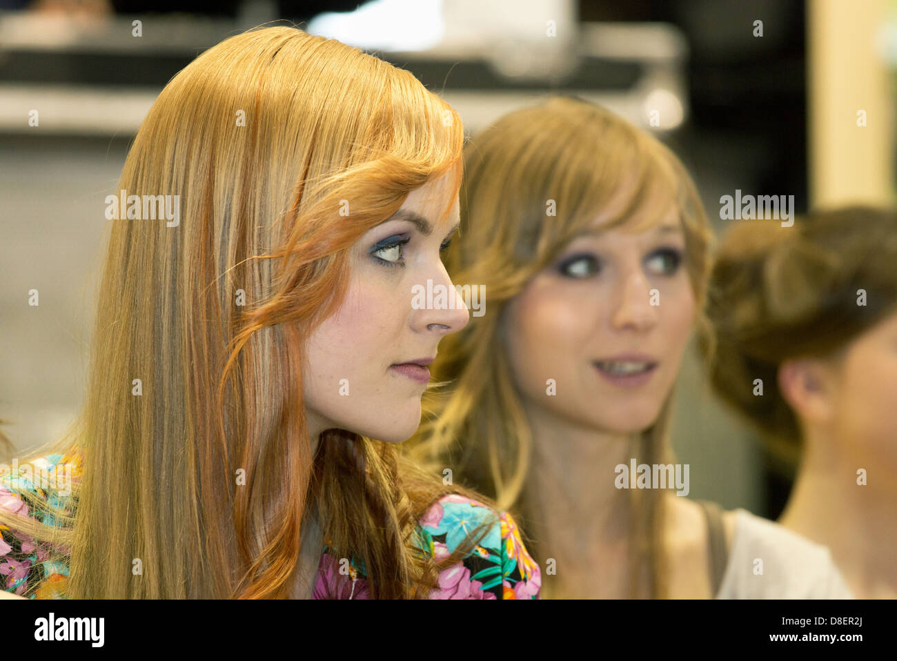 Poznan, Polonia, Modelli pubblicità per il produttore di prodotti per la cura dei capelli Allisia Cerasilk Foto Stock