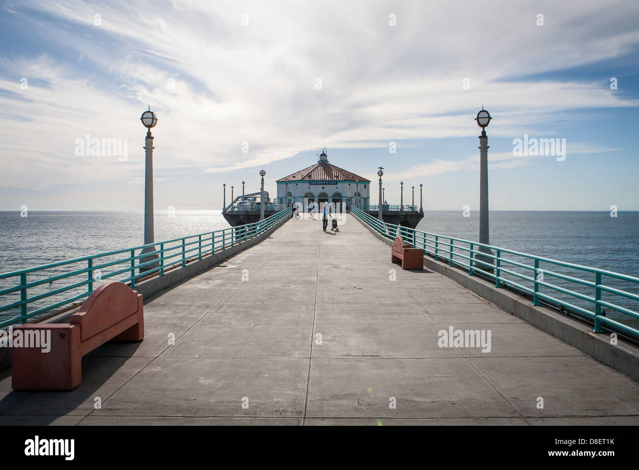 Manhattan Beach pier in un giorno caldo e soleggiato a Los Angeles, California, Stati Uniti d'America Foto Stock
