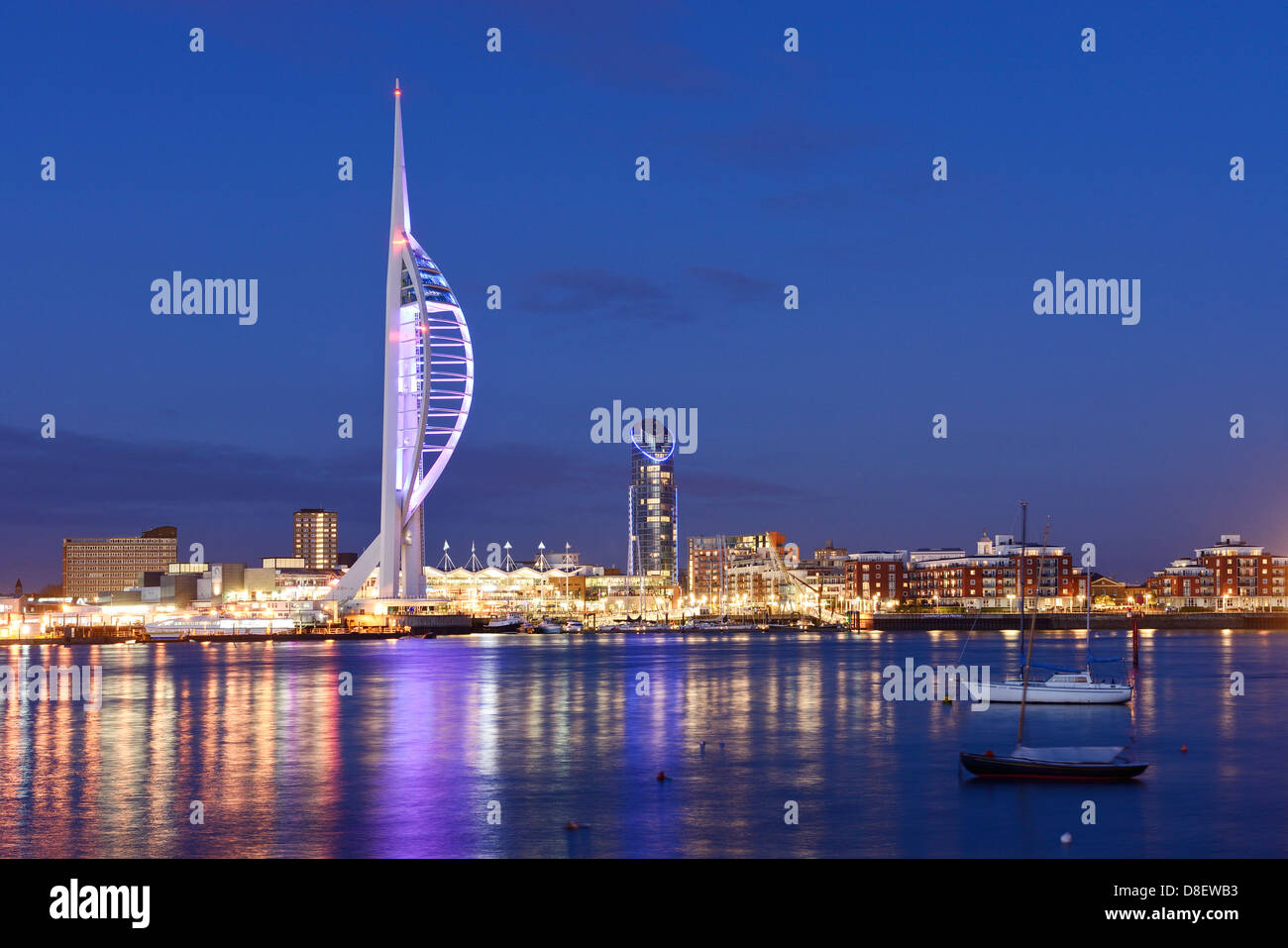 Spinnaker Tower e lo skyline del porto di Portsmouth Foto Stock