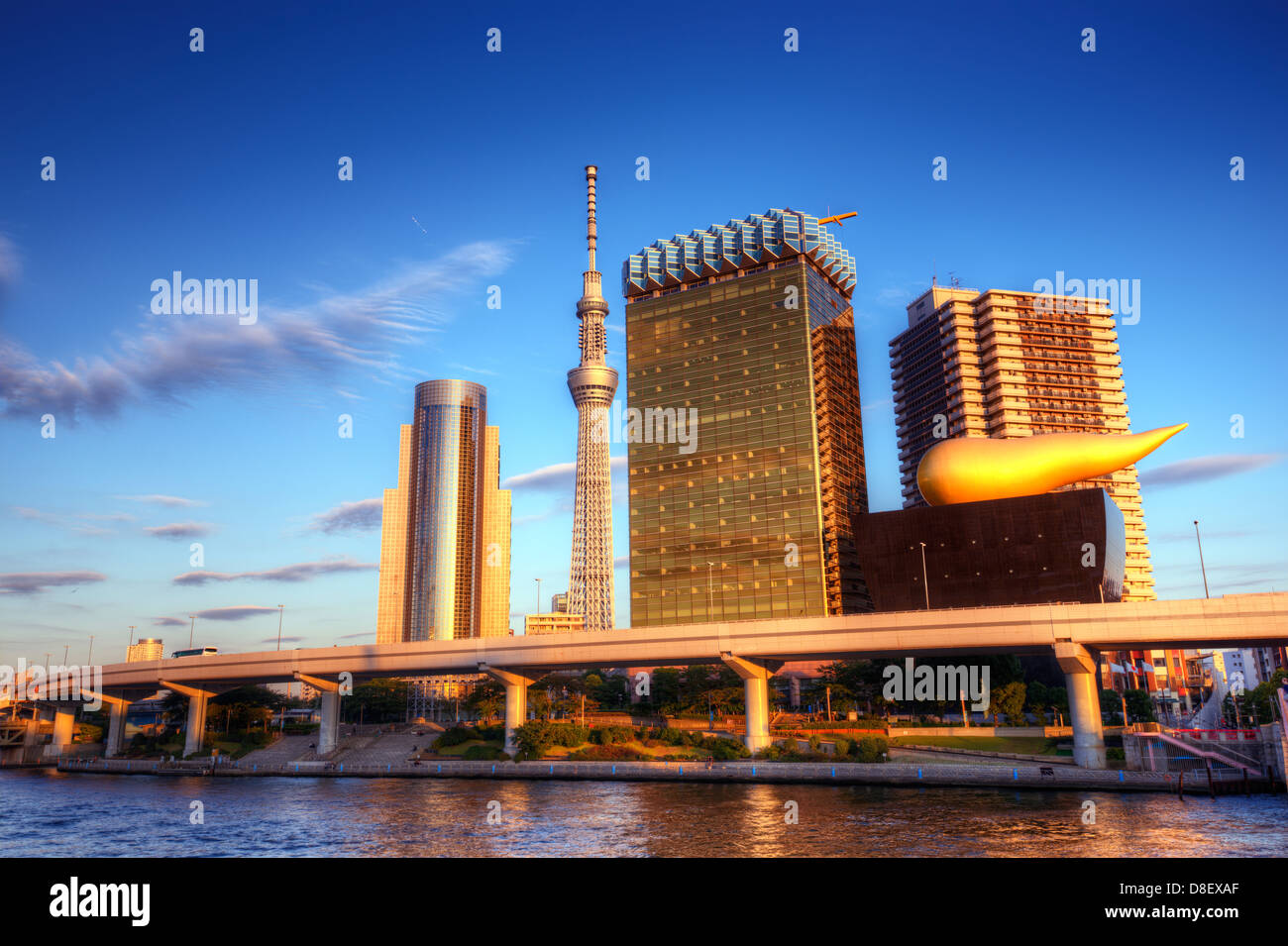 Sumida River e lo skyline di Tokyo, Giappone. Foto Stock