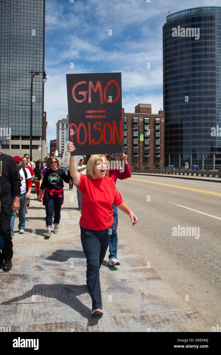 'Marco contro Monsanto proteste degli alimenti geneticamente modificati Foto Stock