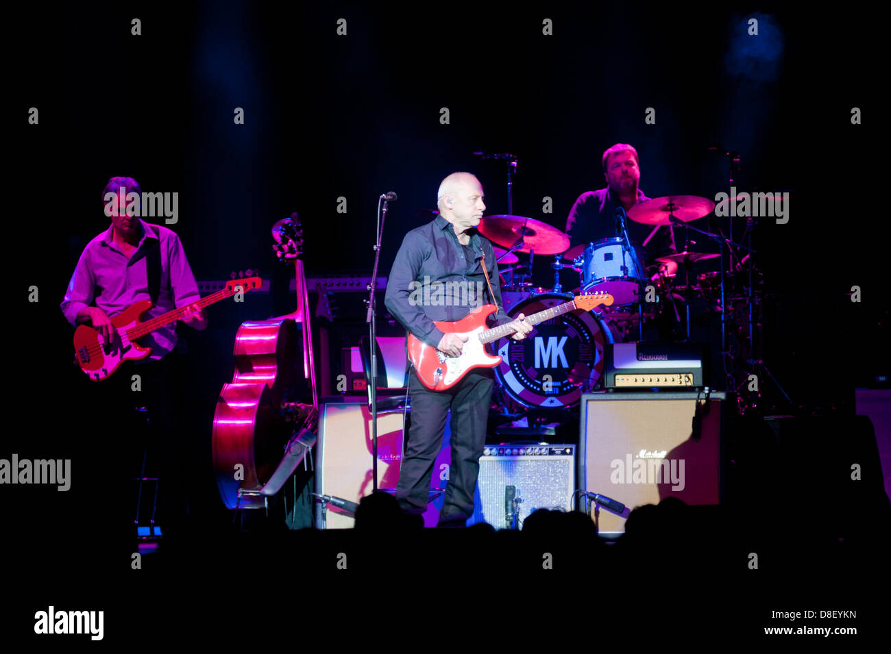London, Regno Unito - 27 Maggio 2013: Mark Knopfler suona dal vivo al Royal Albert Hall. Credito: Piero Cruciatti/Alamy Live News Foto Stock