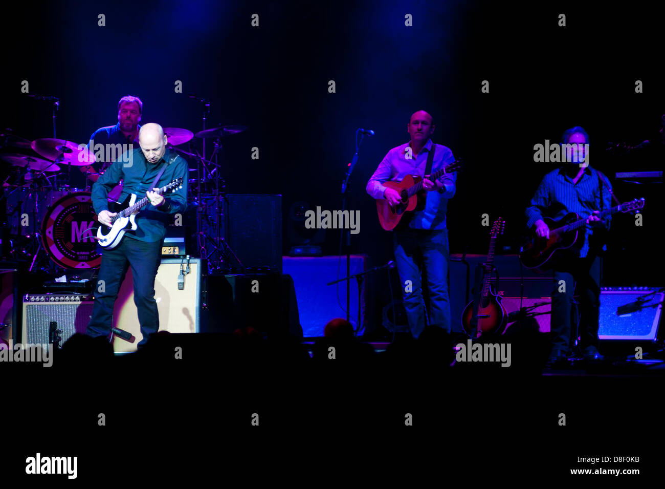 London, Regno Unito - 27 Maggio 2013: Mark Knopfler suona dal vivo al Royal Albert Hall. Credito: Piero Cruciatti/Alamy Live News Foto Stock