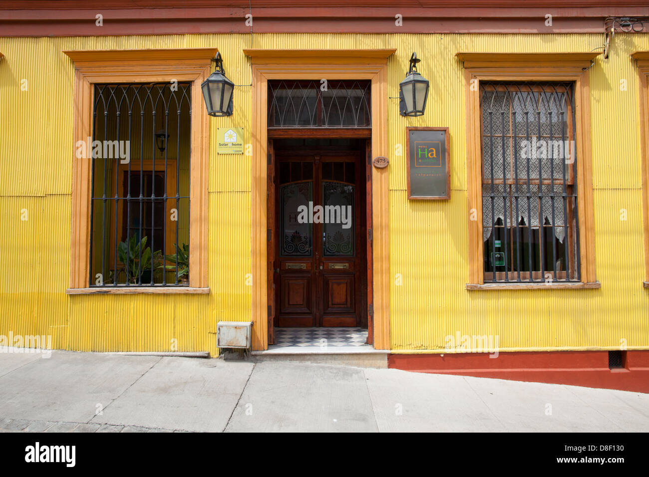 Casa Gialla in Valparaiso Cerro Alegre Foto Stock