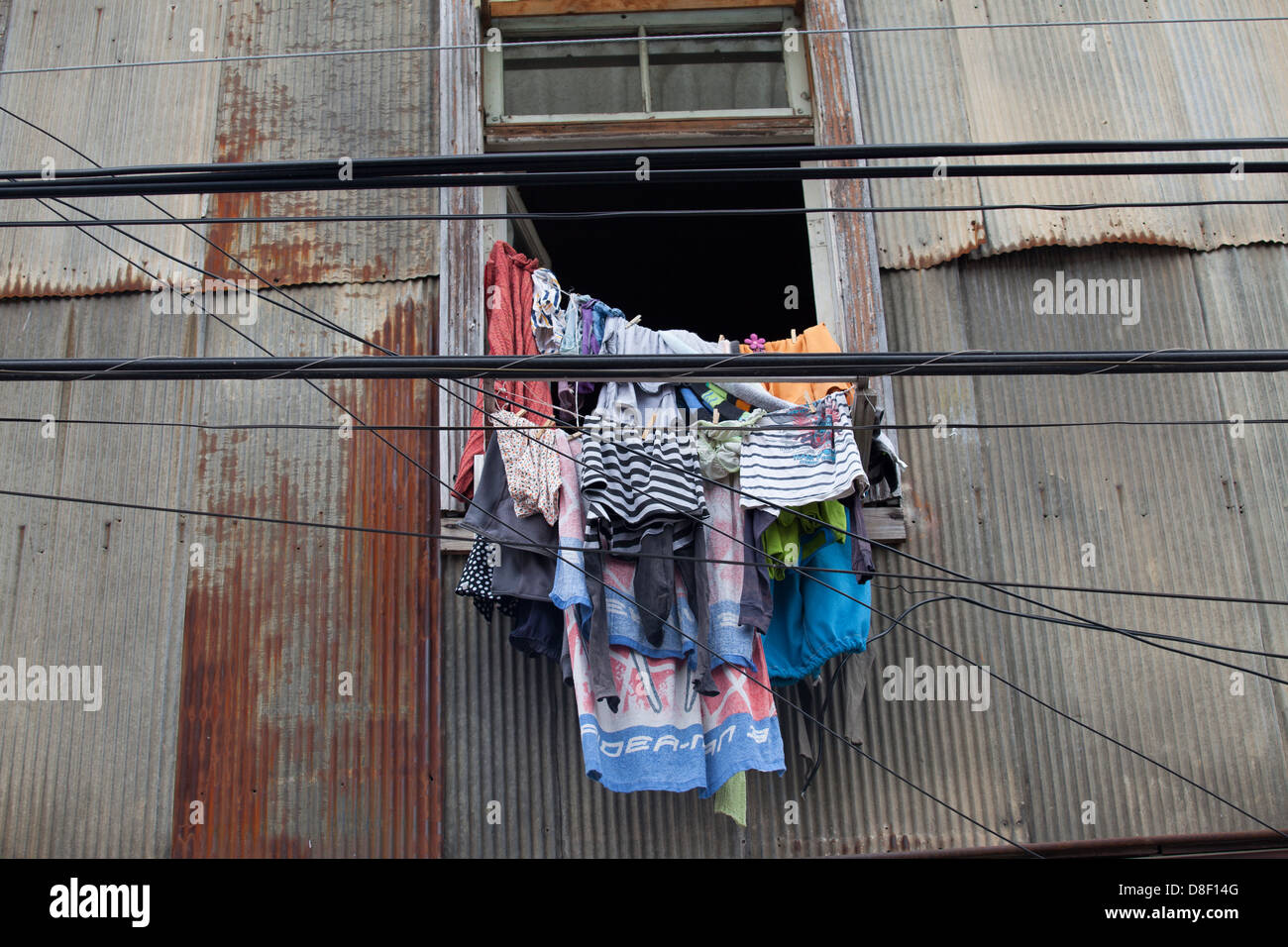 Sul telaio di una finestra in Valparaiso Cerro Bellavista Foto Stock